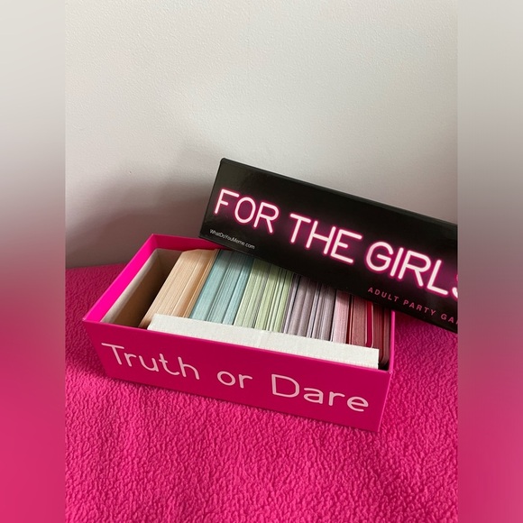 For The Girls Adult Party Game - Picture 2 of 4